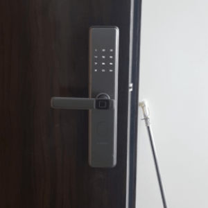 4. Khóa cửa vân tay Bosch ID 30BKB sản xuất trên dây truyền công nghệ tiến tiến bậc nhất