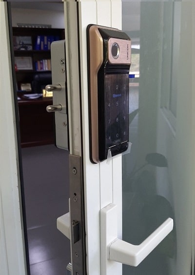 5. Hình ảnh thực tế khóa vân tay Unicor R500-B