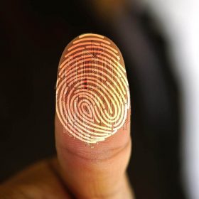 Cách mở khóa cửa chung cư đầy đủ, chi tiết cho người dùng mới