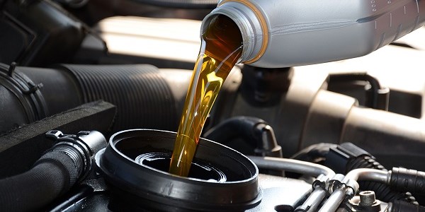 Sử dụng dầu bôi trơn rất quan trọng với xe cộ 