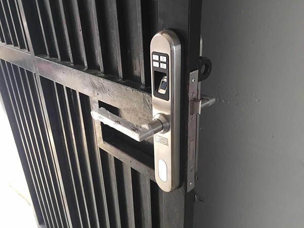Lựa chọn mẫu khóa cửa cổng sắt phù hợp như thế nào?